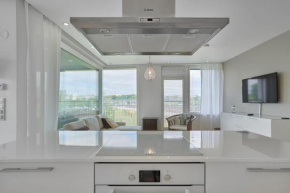 1BR City Center Home by the Park with Private Sauna, Balcony & Lake View
